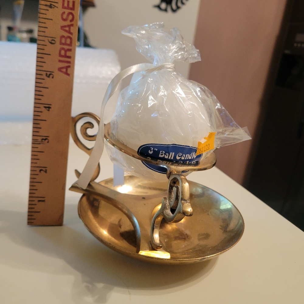 Vintage Brass Swirl Design Glass/Crystal Ball Holder Or ball-shaped Candle.
